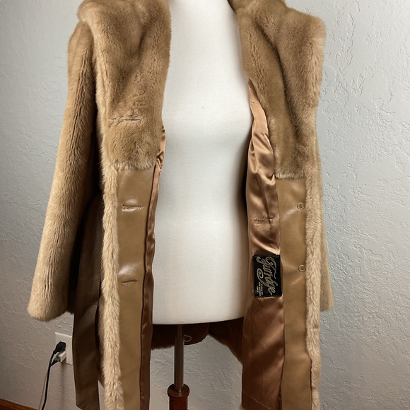 Women’s 70s Furrage Faux Brown Fur Button Down Coat with Tie Waist Mid Length - Picture 10 of 12